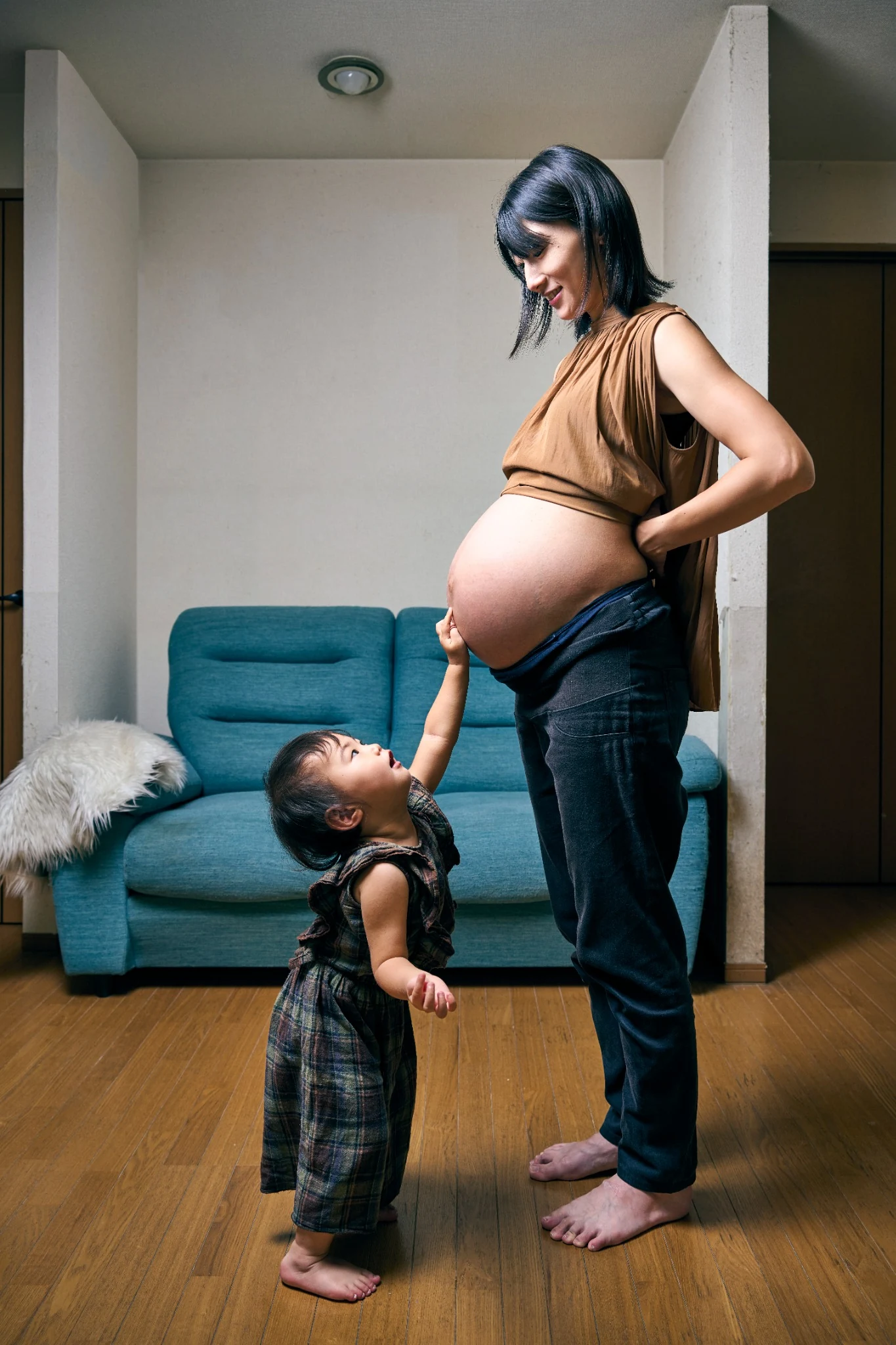 妊娠中のお母さんと子どもが過ごすマタニティフォト